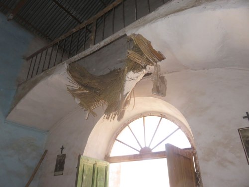 Gottesdienst in der Kapelle von Chuqui die aus Steingebaute Kapelle ist nicht in gutem Zustand