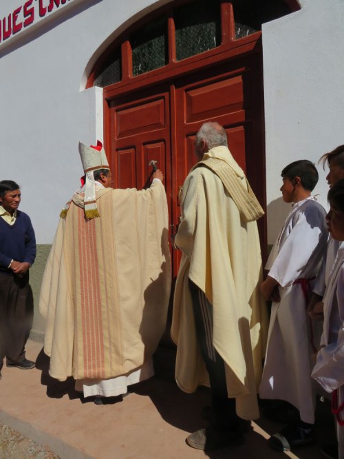 Die Kirchweihe in Casa Grande begann mit der Hammerzeremonie